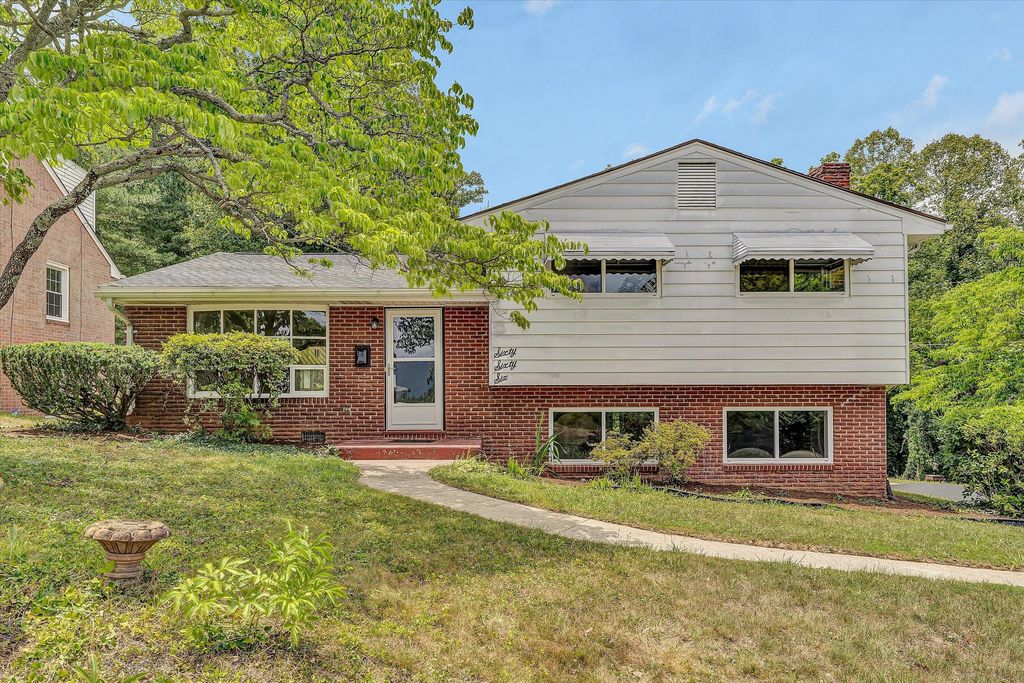 6066 Thornrose RD, Roanoke, VA 24012