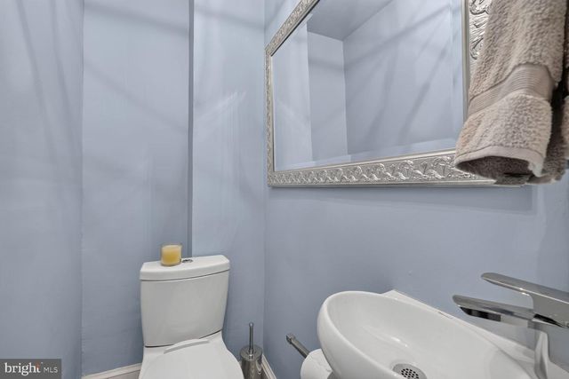2714 NW P ST NW, Washington, DC 20007