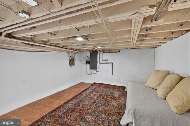 2714 NW P ST NW, Washington, DC 20007