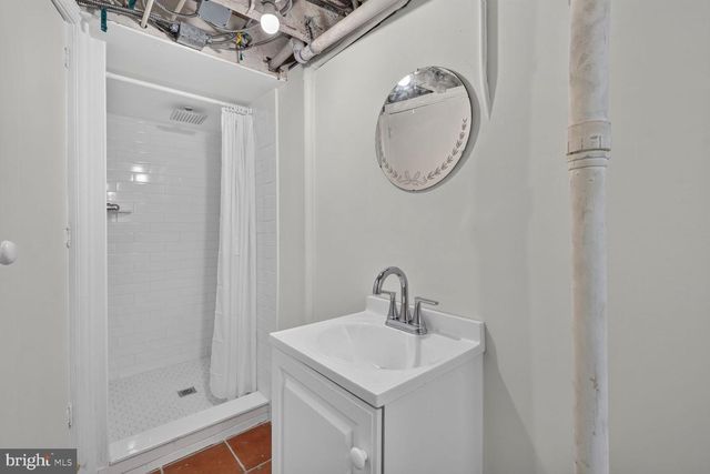 2714 NW P ST NW, Washington, DC 20007