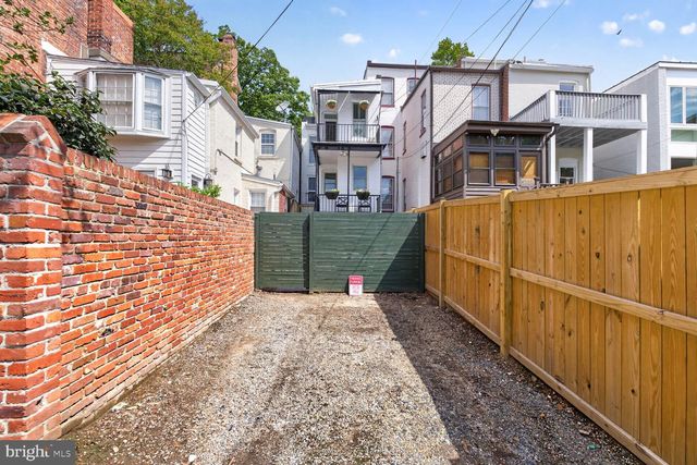 2714 NW P ST NW, Washington, DC 20007