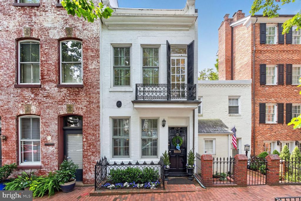 2714 NW P ST NW, Washington, DC 20007