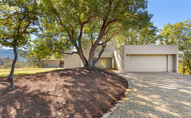 1225 Gardner Way, Medford, OR 97504