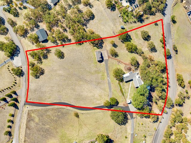 1225 Gardner Way, Medford, OR 97504