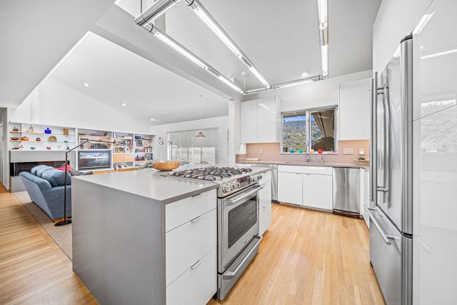 1225 Gardner Way, Medford, OR 97504