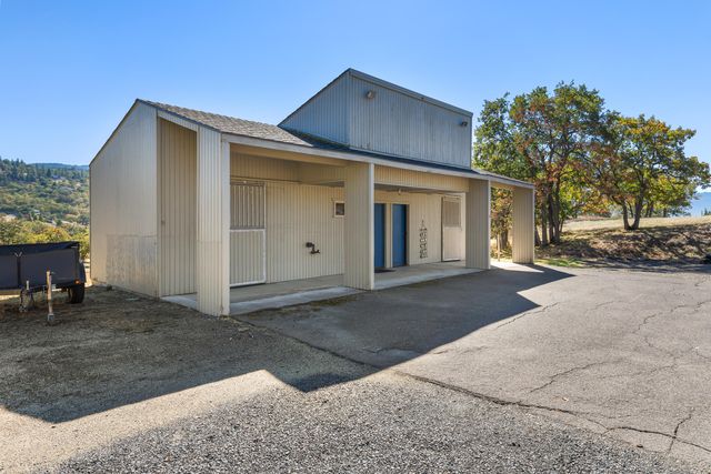 1225 Gardner Way, Medford, OR 97504