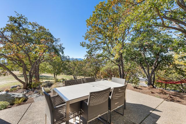 1225 Gardner Way, Medford, OR 97504