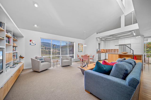 1225 Gardner Way, Medford, OR 97504