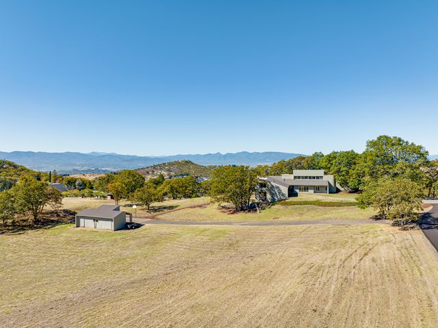 1225 Gardner Way, Medford, OR 97504