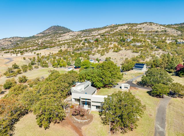 1225 Gardner Way, Medford, OR 97504