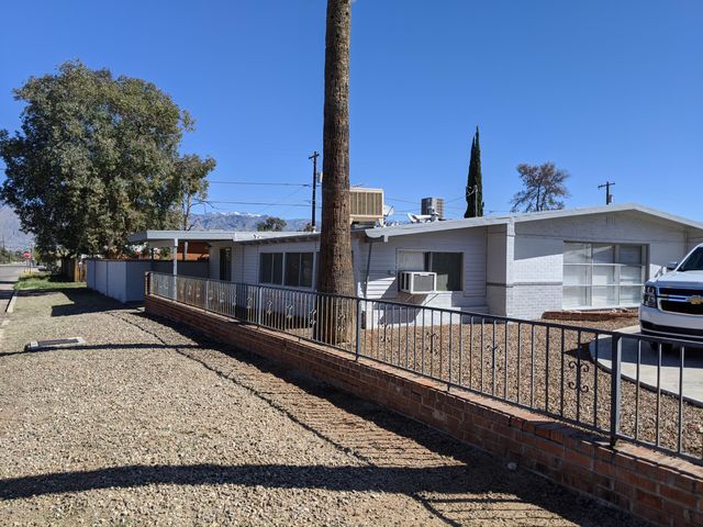 5801 E 2nd Street, Tucson, AZ 85711