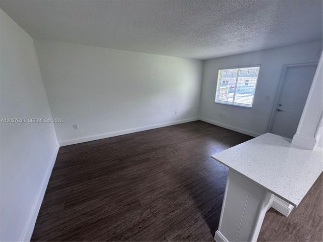 6705 SW 44th St 2, Miami, FL 33155