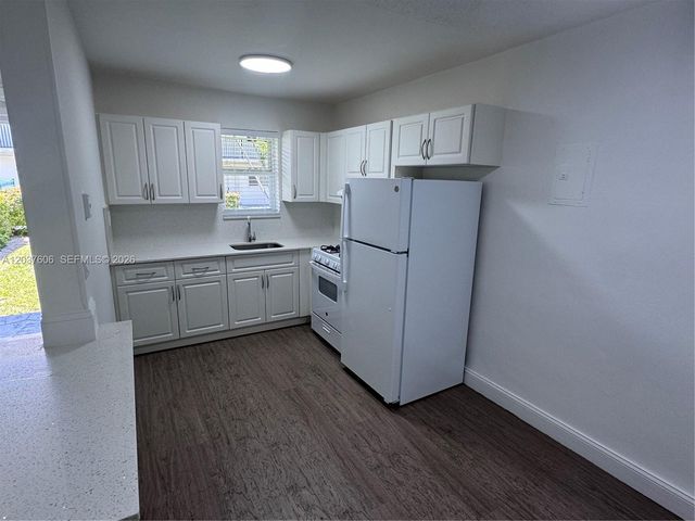 6705 SW 44th St 2, Miami, FL 33155