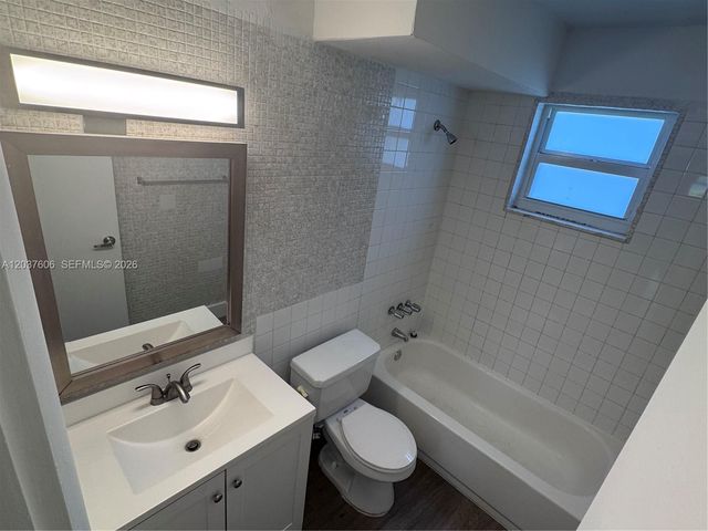 6705 SW 44th St 2, Miami, FL 33155
