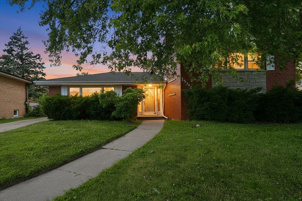 15342 DOBSON Avenue, South Holland, IL 60473