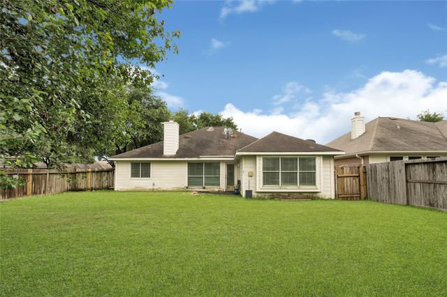 10202 Squirehill Court, Houston, TX 77070