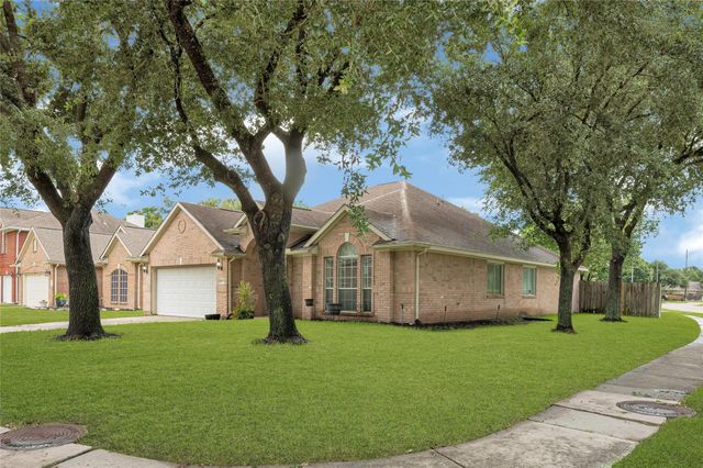 10202 Squirehill Court, Houston, TX 77070