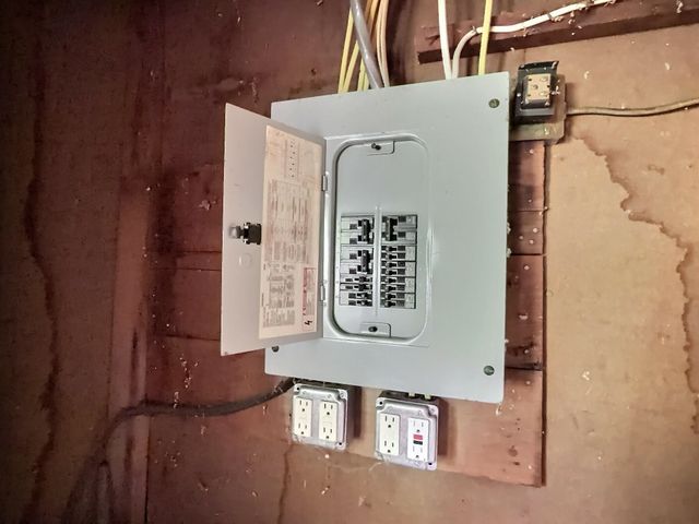 1528 N Yale Blvd, Wichita, KS 67208