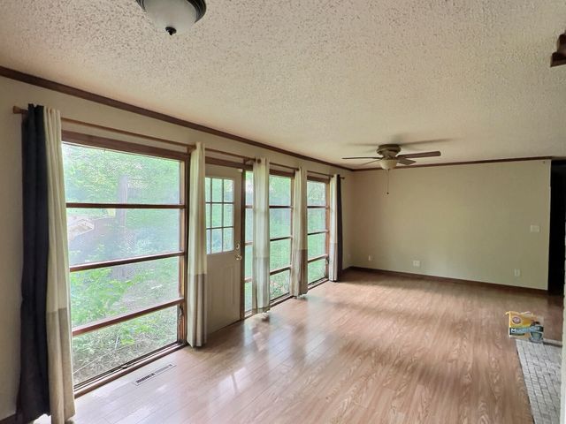 1528 N Yale Blvd, Wichita, KS 67208