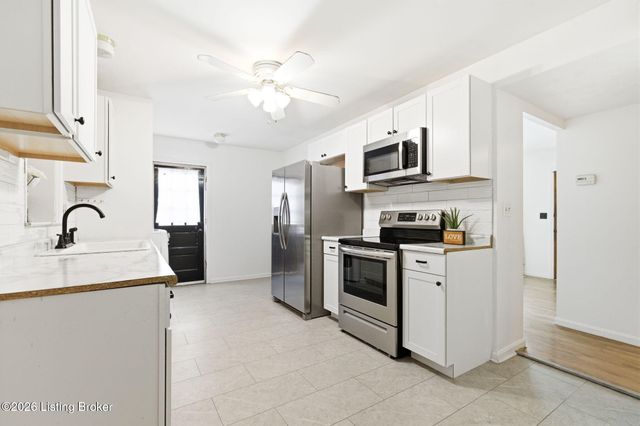 2720 Tregaron Ave, Jeffersontown, KY 40299