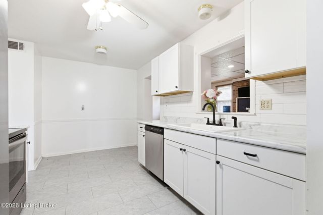 2720 Tregaron Ave, Jeffersontown, KY 40299