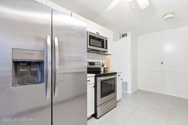 2720 Tregaron Ave, Jeffersontown, KY 40299