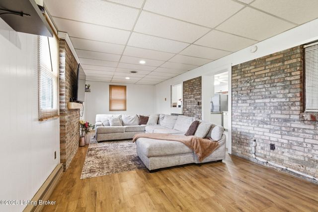 2720 Tregaron Ave, Jeffersontown, KY 40299
