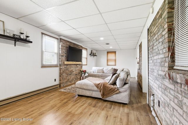 2720 Tregaron Ave, Jeffersontown, KY 40299