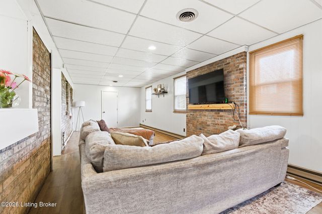 2720 Tregaron Ave, Jeffersontown, KY 40299