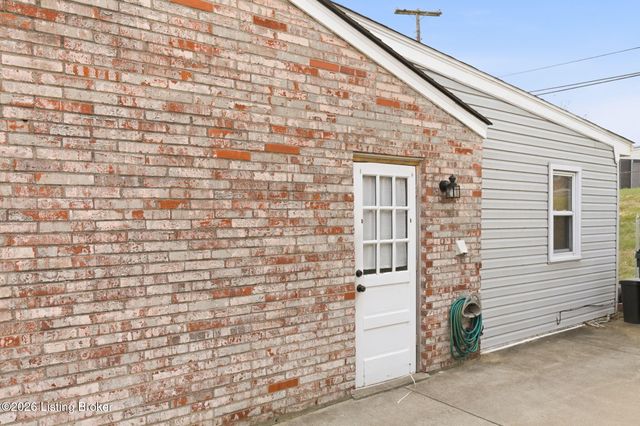 2720 Tregaron Ave, Jeffersontown, KY 40299