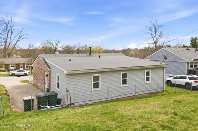 2720 Tregaron Ave, Jeffersontown, KY 40299