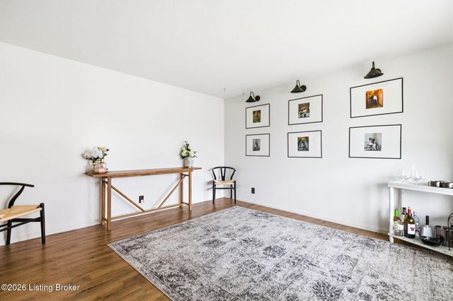 2720 Tregaron Ave, Jeffersontown, KY 40299