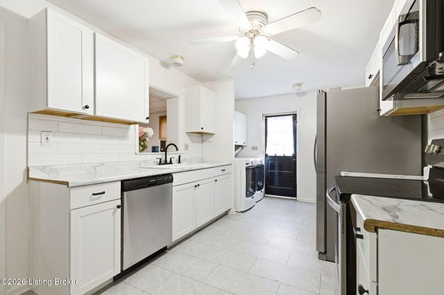 2720 Tregaron Ave, Jeffersontown, KY 40299