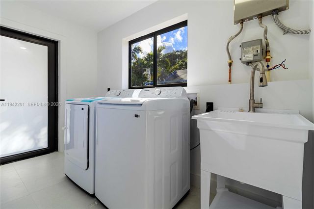 5420 Lincoln St, Hollywood, FL 33021