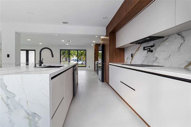 5420 Lincoln St, Hollywood, FL 33021