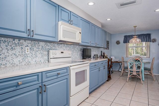 501 LAKEVIEW DRIVE, Oldsmar, FL 34677