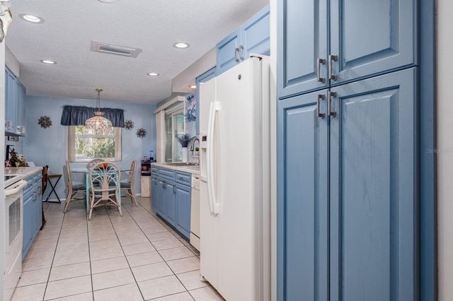 501 LAKEVIEW DRIVE, Oldsmar, FL 34677