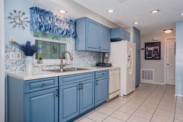 501 LAKEVIEW DRIVE, Oldsmar, FL 34677