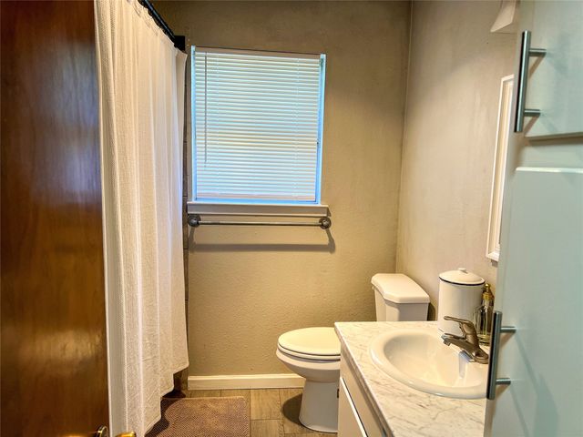810 N Avenue F, Clifton, TX 76634