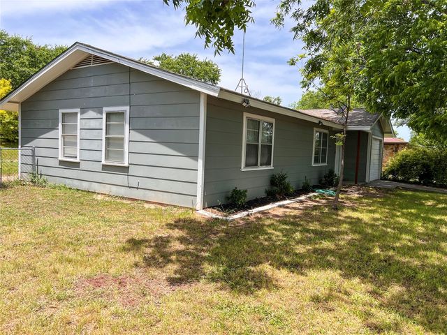 810 N Avenue F, Clifton, TX 76634