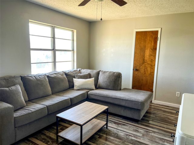 810 N Avenue F, Clifton, TX 76634
