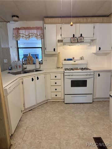 8156 N Princess Avenue, Dunnellon, FL 34433