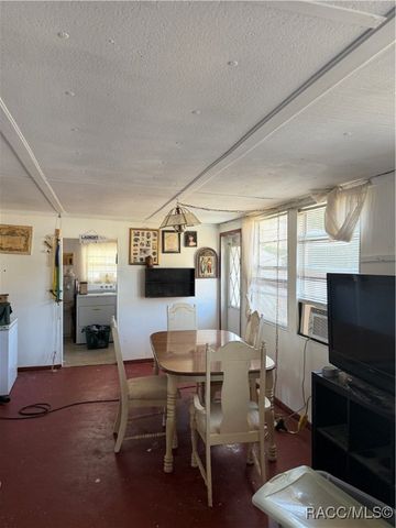 8156 N Princess Avenue, Dunnellon, FL 34433