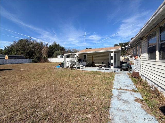 8156 N Princess Avenue, Dunnellon, FL 34433