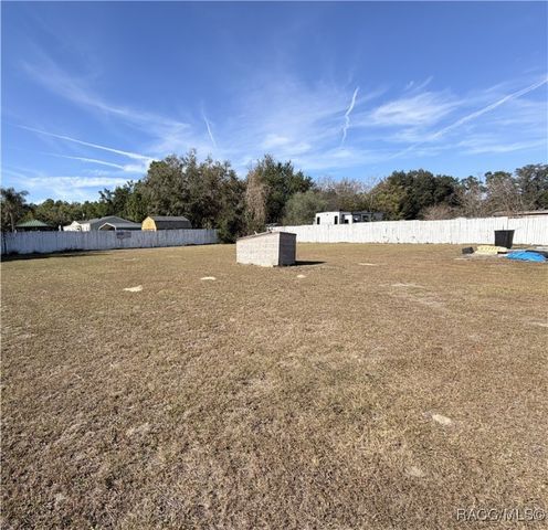 8156 N Princess Avenue, Dunnellon, FL 34433