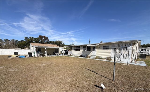 8156 N Princess Avenue, Dunnellon, FL 34433