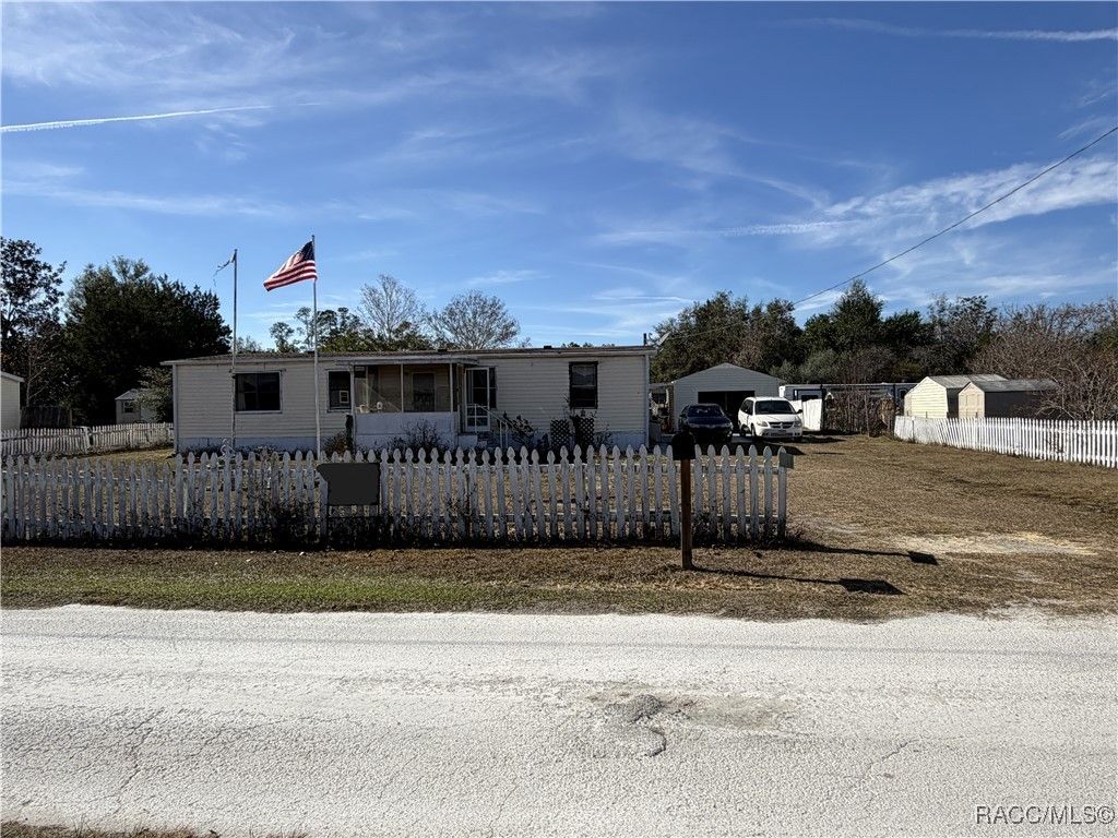 8156 N Princess Avenue, Dunnellon, FL 34433