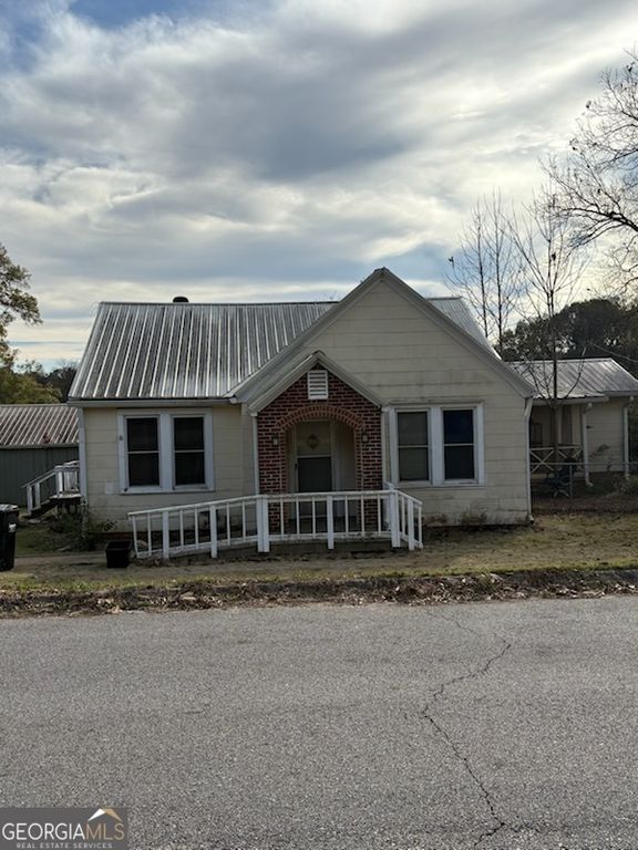 508 Pine Street, West Point, GA 31833