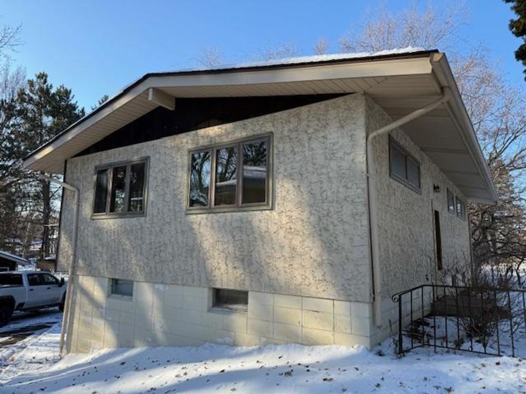 6937 Stillwater Boulevard N, Oakdale, MN 55128