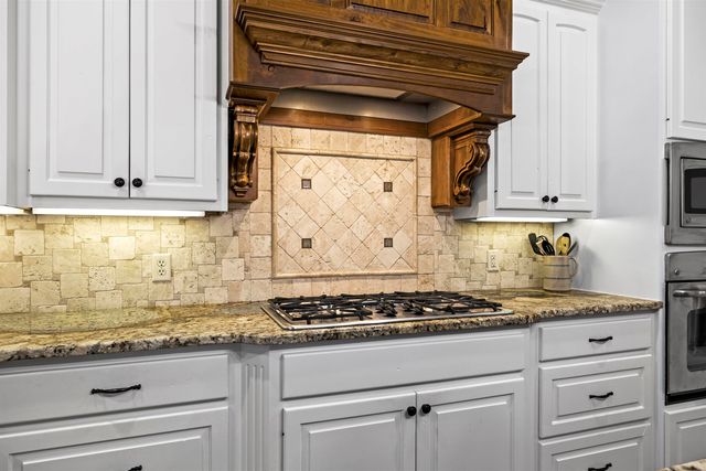 155 Ashbriar Lane, Longview, TX 75605